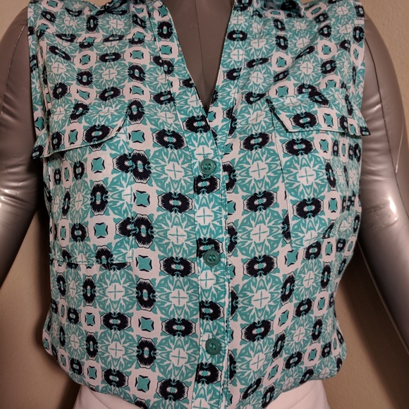 New York & Company Sleeveless Button Top size M - Picture 5 of 5